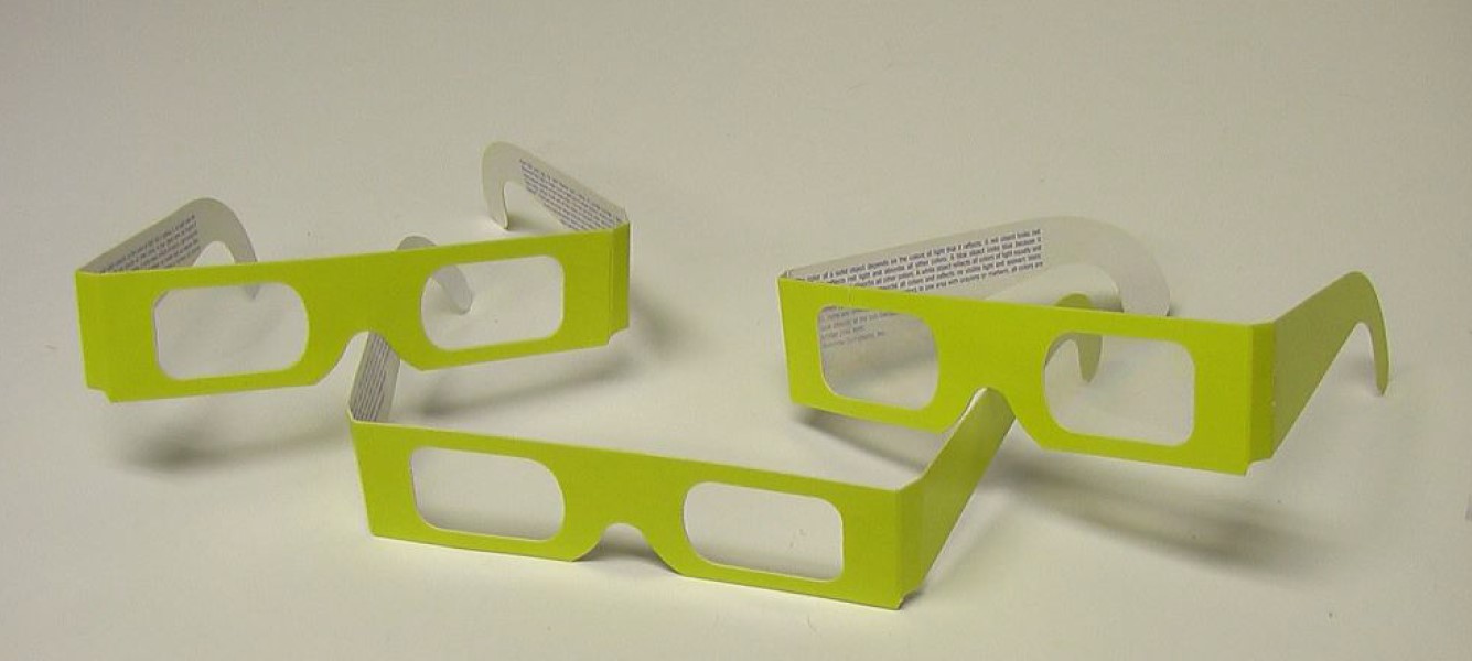 Holographic Diffraction Grating Glasses
